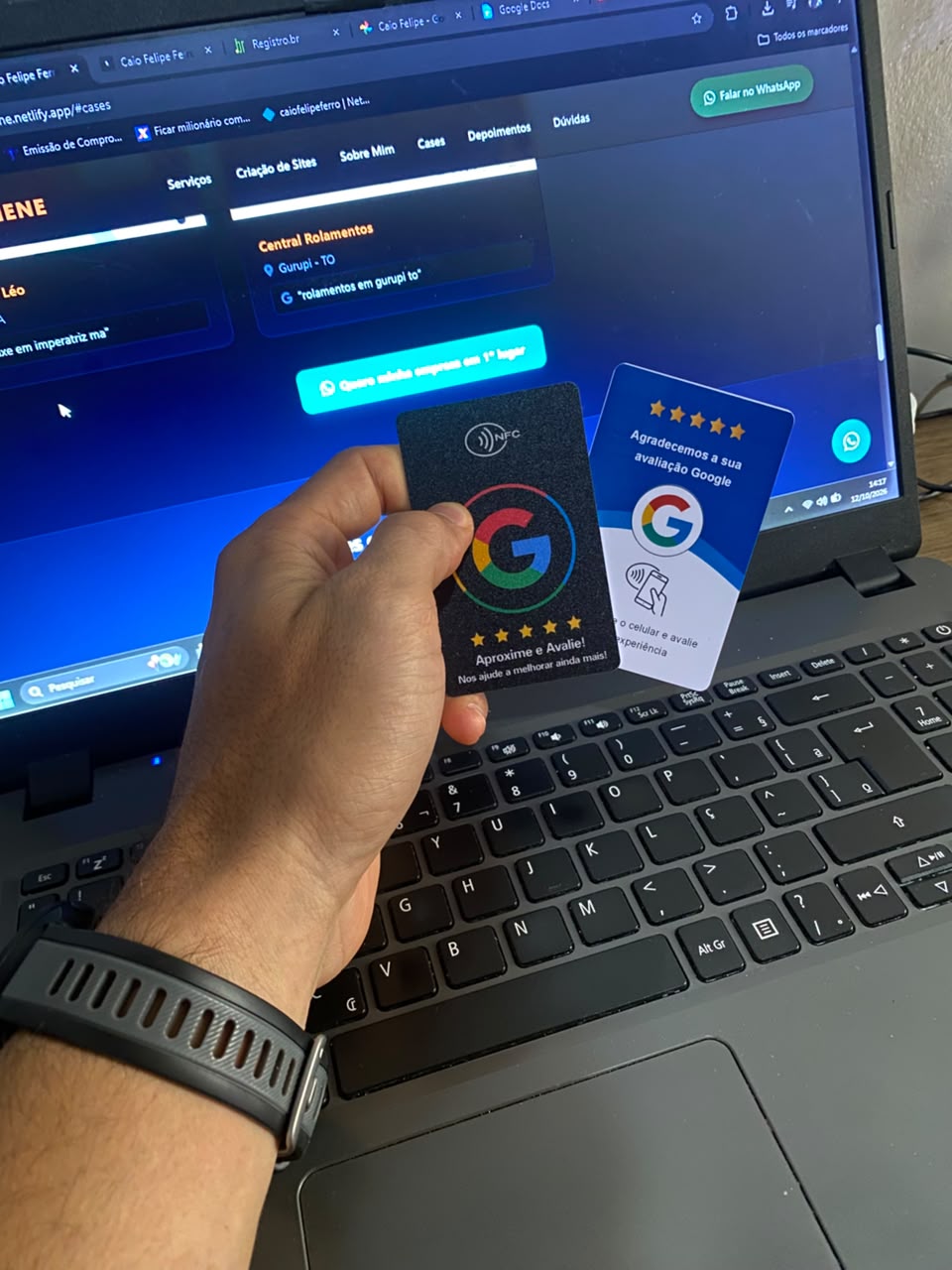 Cartão de avaliação Google NFC em uso, levando o cliente direto para avaliar a empresa